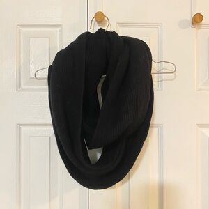 Everlane Black 100 % Wool Infinity Scarf